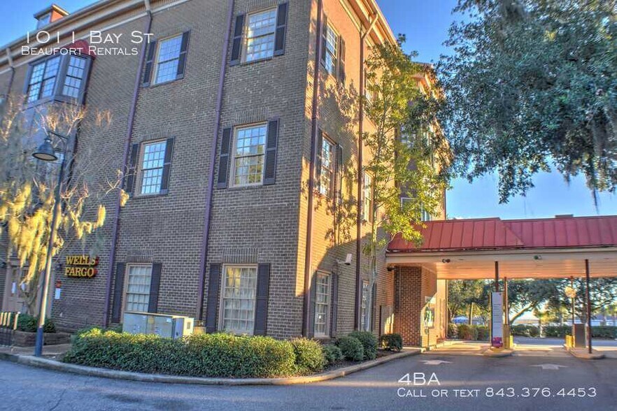 More Photos Of 1011 Bay St, Beaufort Office For Lease