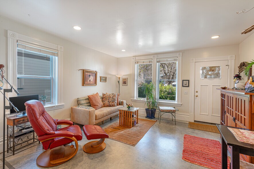 More Photos Of 418 Humboldt St, Santa Rosa Apartments For Sale