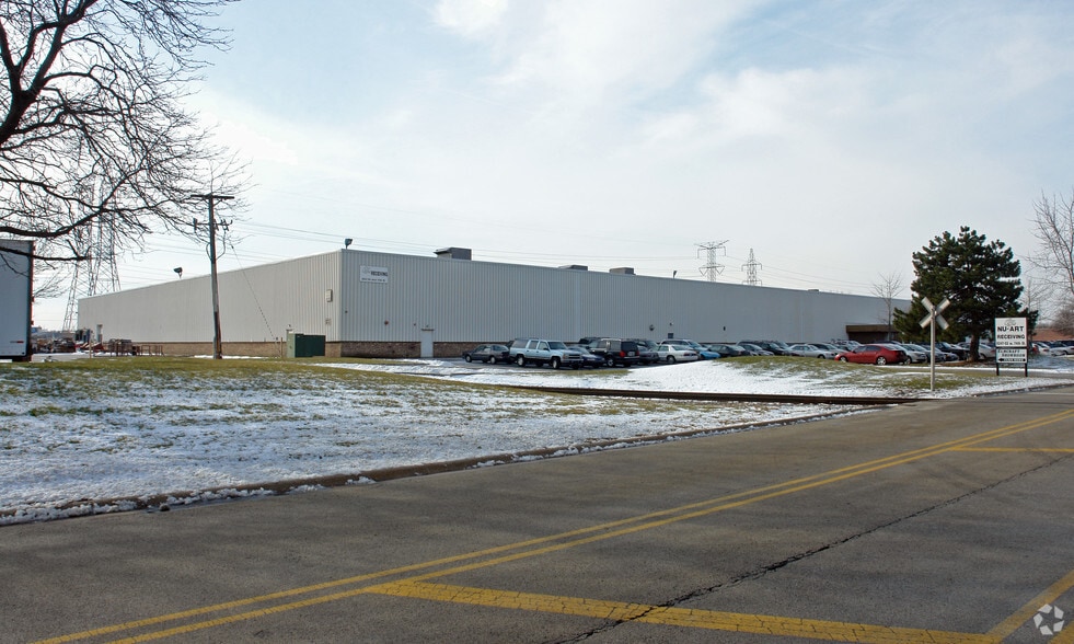 More Photos Of 6247-6253 W 74th St, Bedford Park Warehouse For Sale