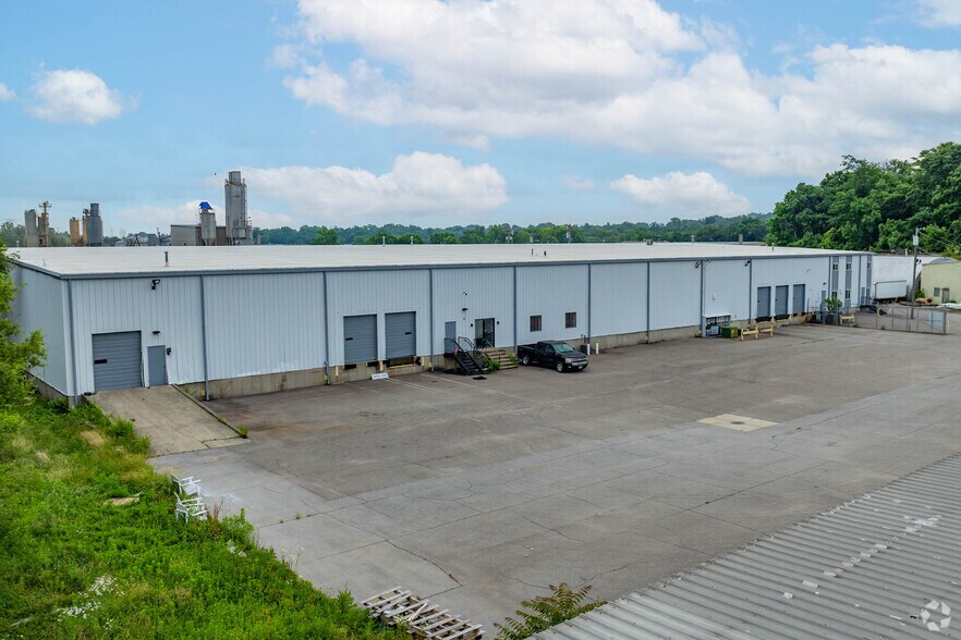 More Photos Of 1000-1008 Kieley Pl, Cincinnati Warehouse For Lease
