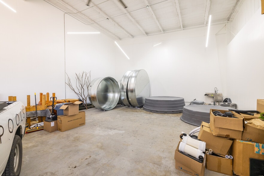 More Photos Of 3915 McKinney St, Houston Light Distribution For Lease
