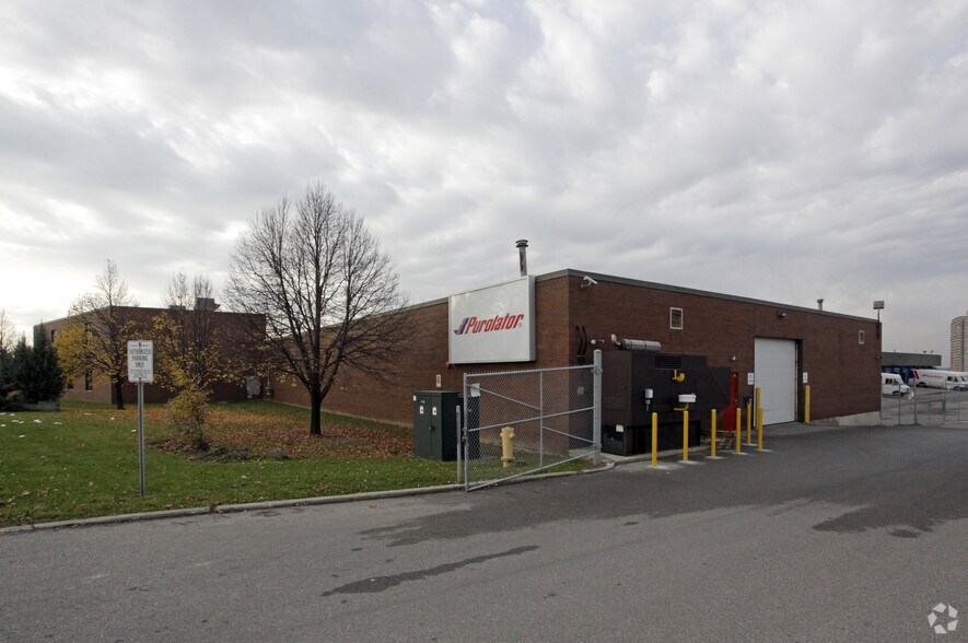 More Photos Of 1100 Arrow Rd, Toronto Distribution For Lease