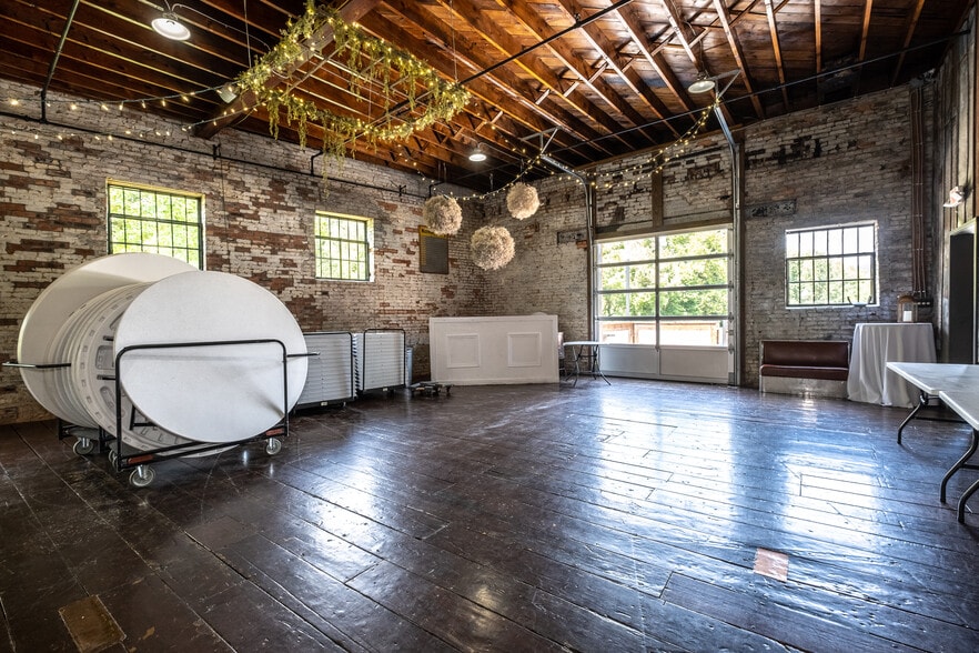 More Photos Of 11 Railroad St, Murphy Research And Development For Sale