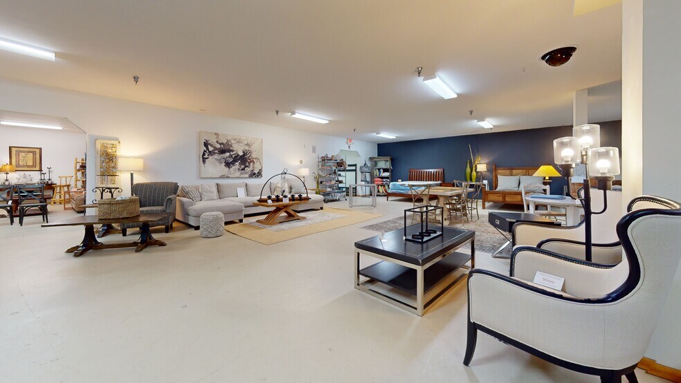 More Photos Of 225 SE 21st St, Grand Rapids Storefront Retail Office For Sale
