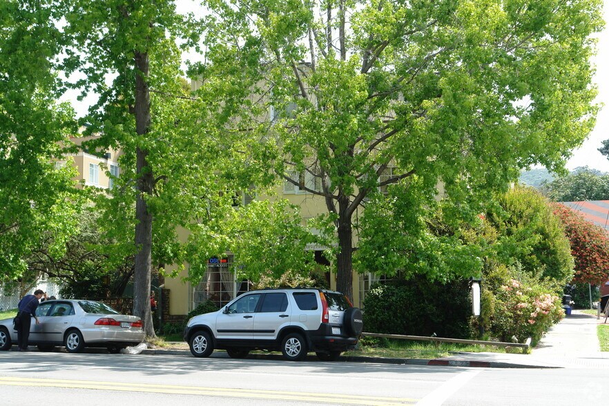 Primary Photo Of 2629 Telegraph Ave, Berkeley Restaurant For Lease