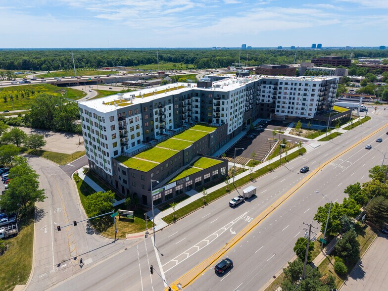 More Photos Of 25 E Algonquin Rd, Arlington Heights Apartments For Lease