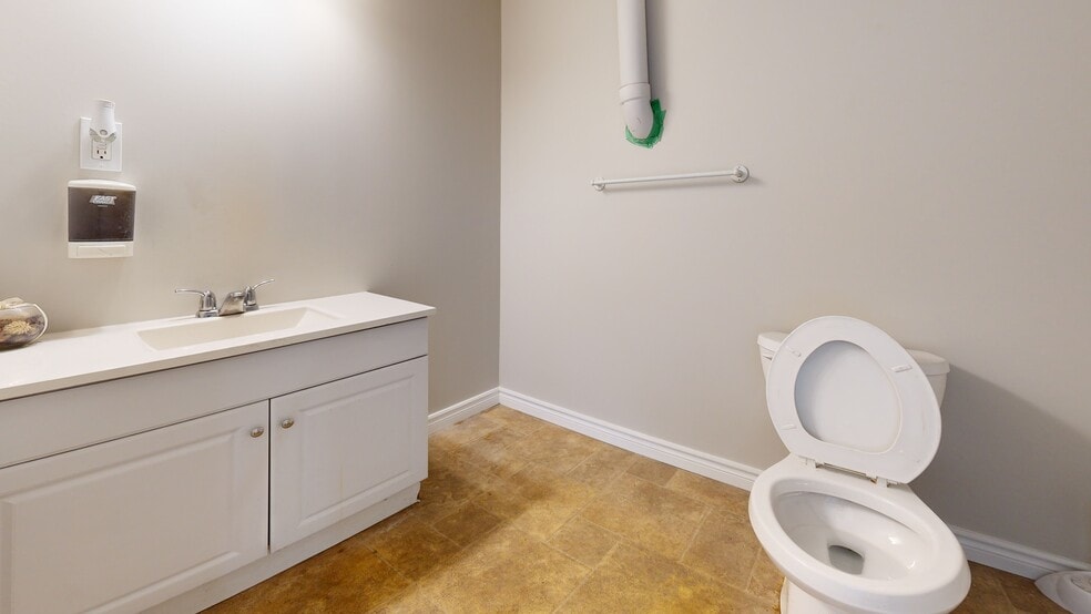 More Photos Of 1333 Boundary Rd, Oshawa Service For Lease