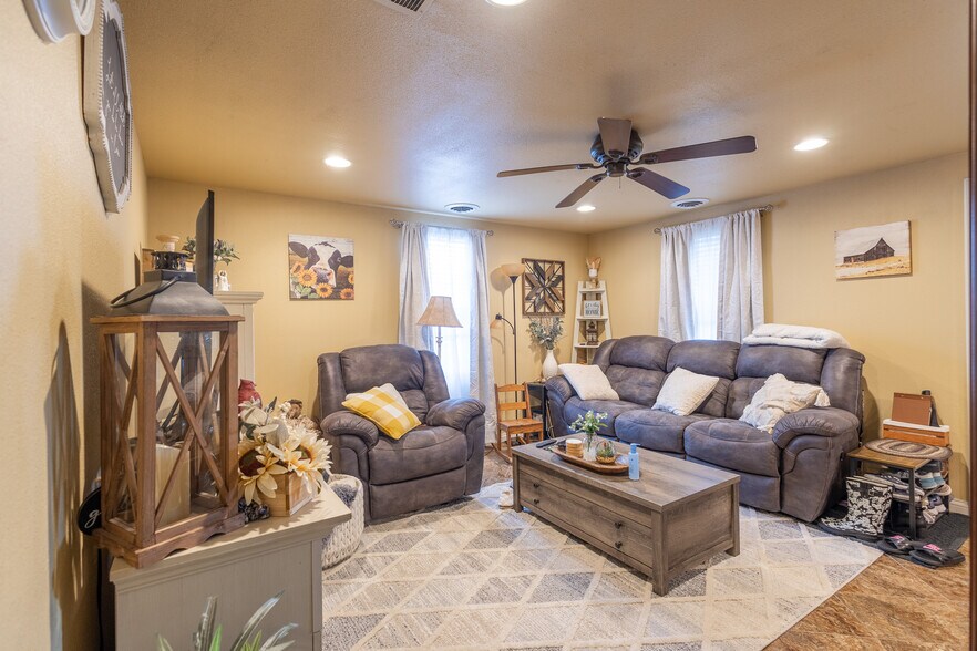 More Photos Of 701 I St, Bedford Warehouse For Sale