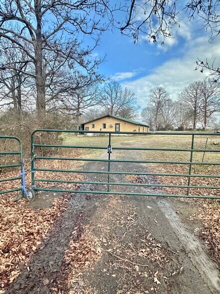 Primary Photo Of 18870 County Line Rd, Keota Manufacturing For Sale