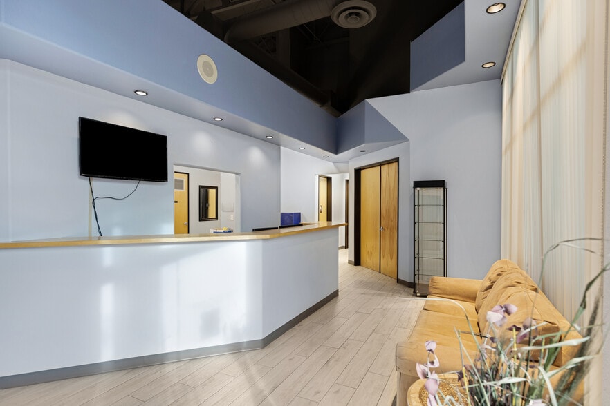 More Photos Of 15730 N 83rd Way, Scottsdale Distribution For Lease