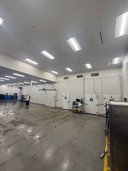 More Photos Of 1325 E El Segundo Blvd, El Segundo Food Processing For Lease