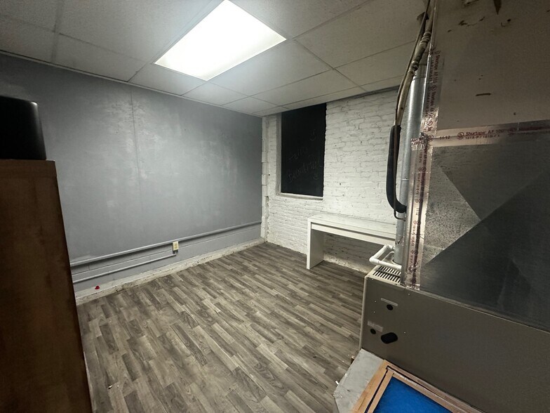 More Photos Of 521-523 N Riverfront Dr, Mankato Storefront Retail Office For Lease