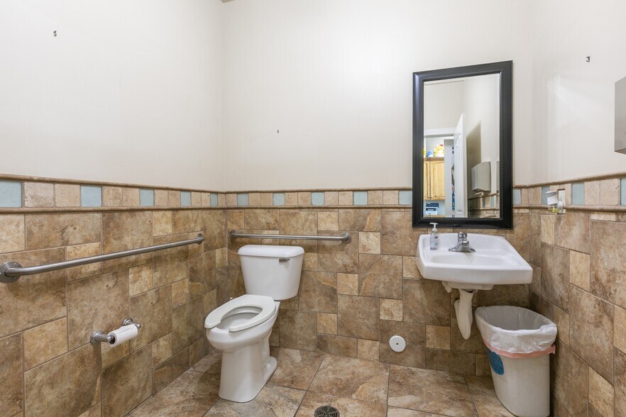 More Photos Of 408-454 W 800 N, Orem General Retail For Sale