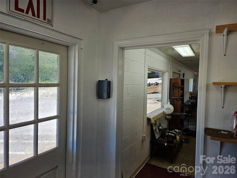 More Photos Of 567 E Mills St, Columbus Auto Dealership For Sale