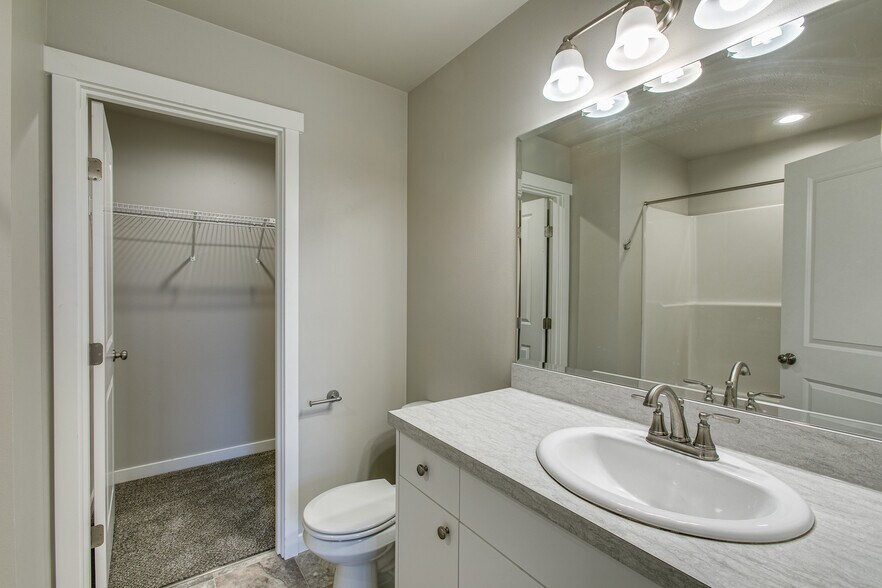 More Photos Of 1205 Boon St, Sumas Apartments For Sale