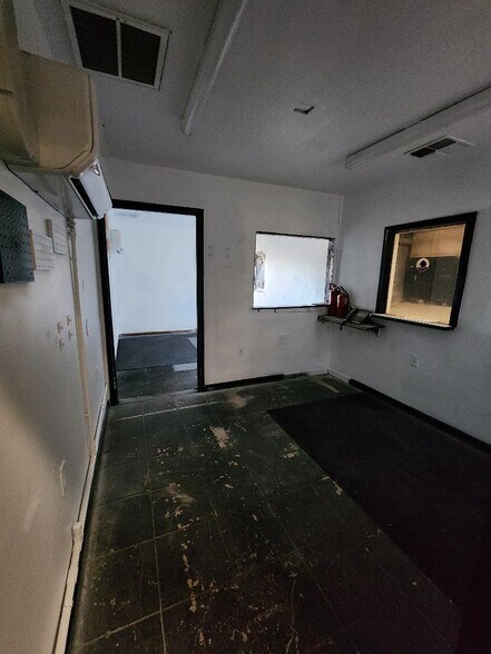 More Photos Of 389 Wilbur Ave, Yuba City Specialty For Lease