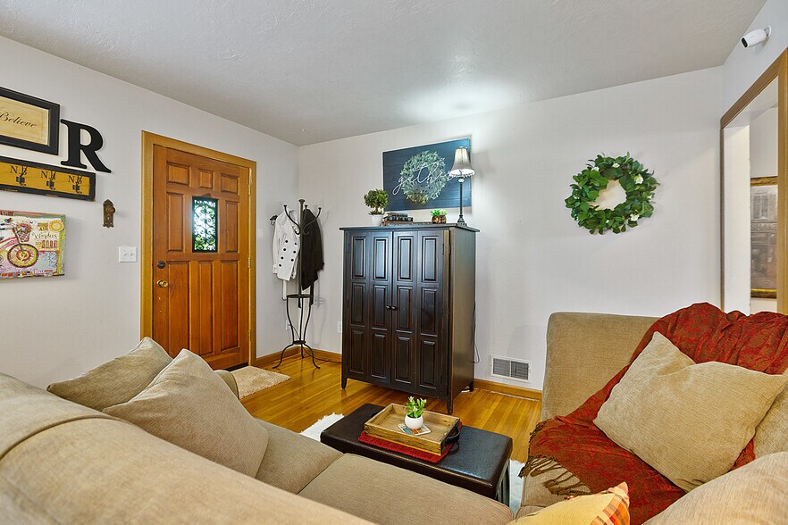 More Photos Of 101 N Evergreen Rd, Spokane Office For Lease