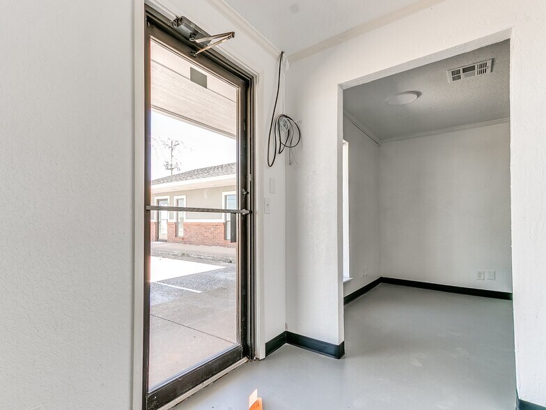 More Photos Of 7030 W Wilshire Blvd, Oklahoma City Storefront Retail Office For Lease