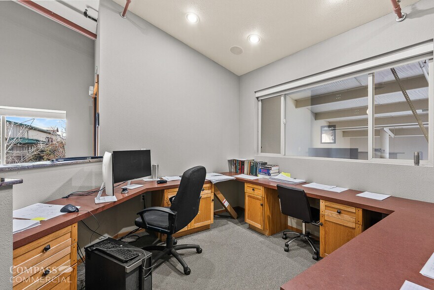 More Photos Of 20680 Carmen Loop, Bend Warehouse For Sale