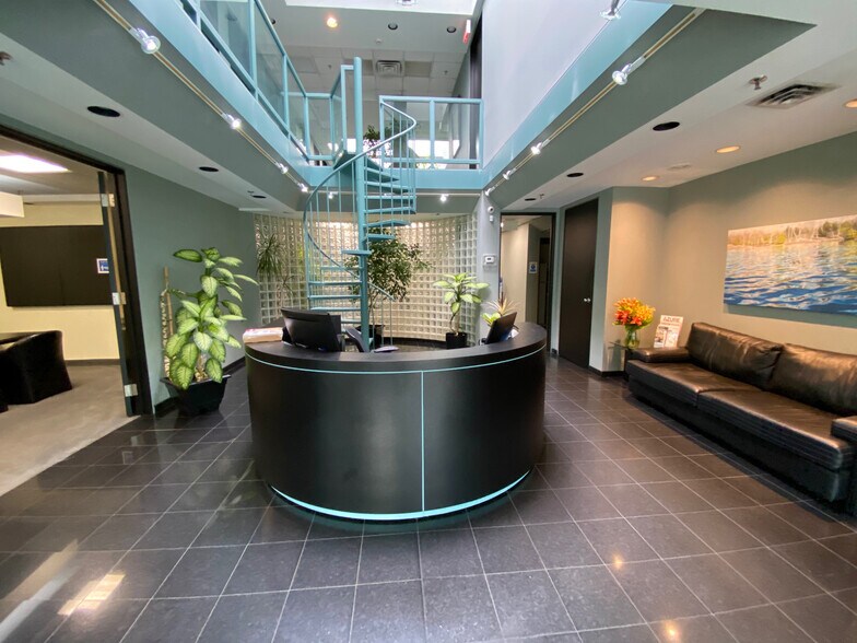 More Photos Of 70 E Beaver Creek Rd, Richmond Hill Light Distribution For Sale