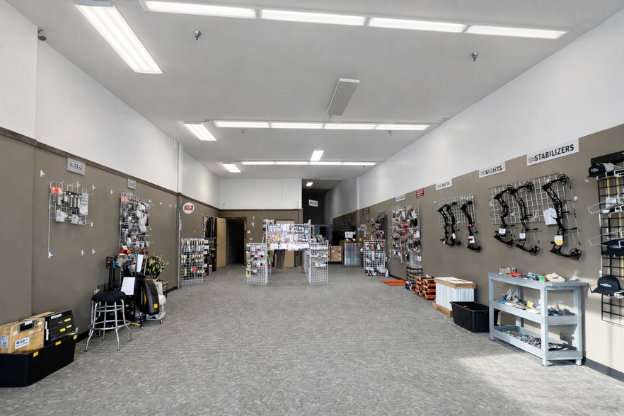 More Photos Of 6300 NE St James Rd, Vancouver Flex For Lease