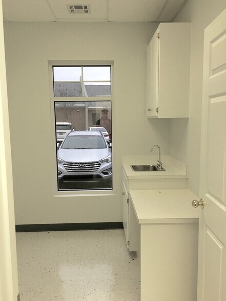 More Photos Of 4780-4782 Woodmere Blvd, Montgomery Medical For Lease