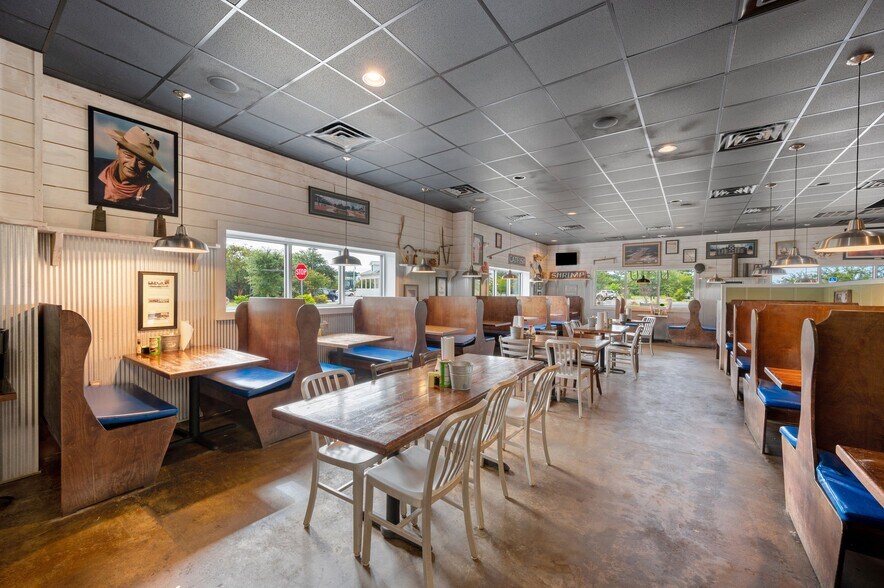 More Photos Of 1296 N Ferdon Blvd, Crestview Restaurant For Sale