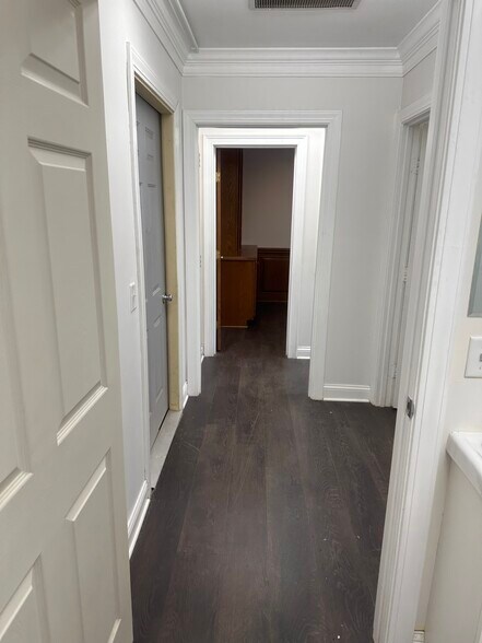 More Photos Of 419 W Washington Ave, Lake Bluff Flex For Lease