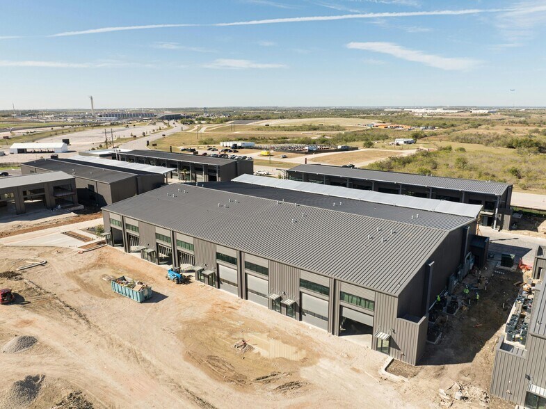 More Photos Of 8001 Circuit of the Americas Blvd, Del Valle Showroom For Sale