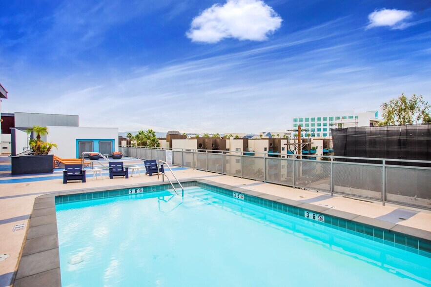 More Photos Of 11049 Magnolia Blvd, North Hollywood Apartments For Lease