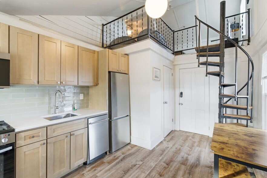 More Photos Of 5-9 Rock City Rd, Woodstock Storefront Retail Residential For Sale