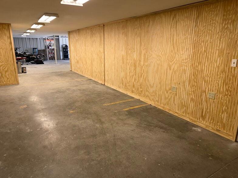 More Photos Of 15921 N Florida Ave, Lutz Warehouse For Sale