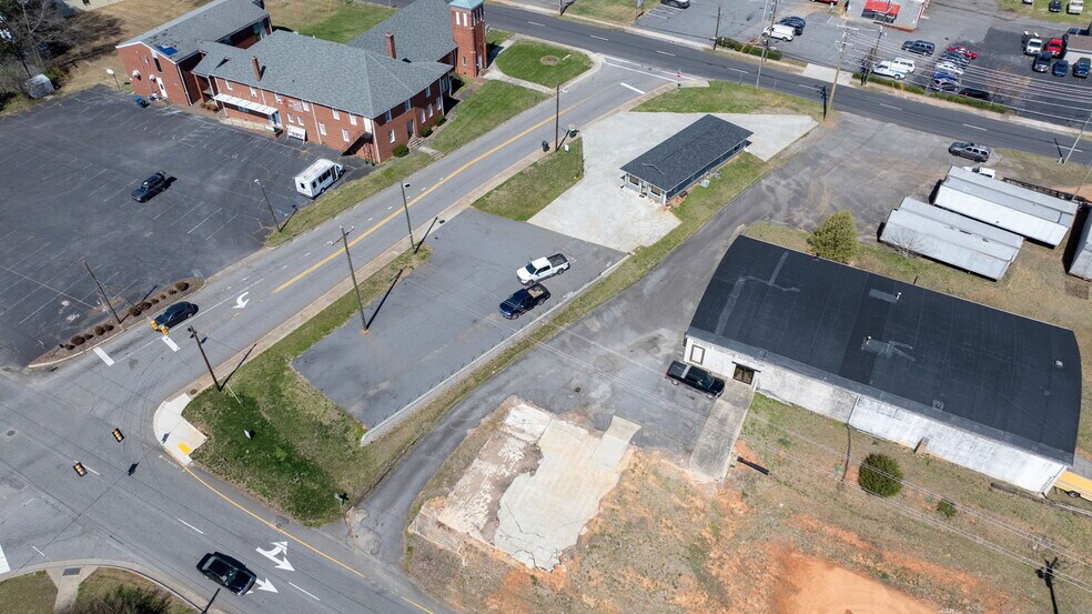 More Photos Of 121 13th St SW, Hickory Office For Sale