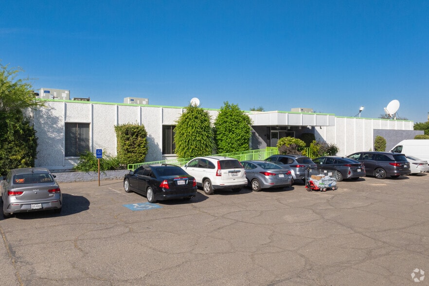 More Photos Of 1931 G St, Fresno Warehouse For Lease