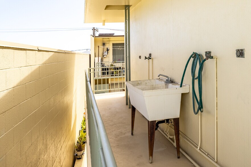 More Photos Of 1218 King Street, Honolulu Apartments For Sale