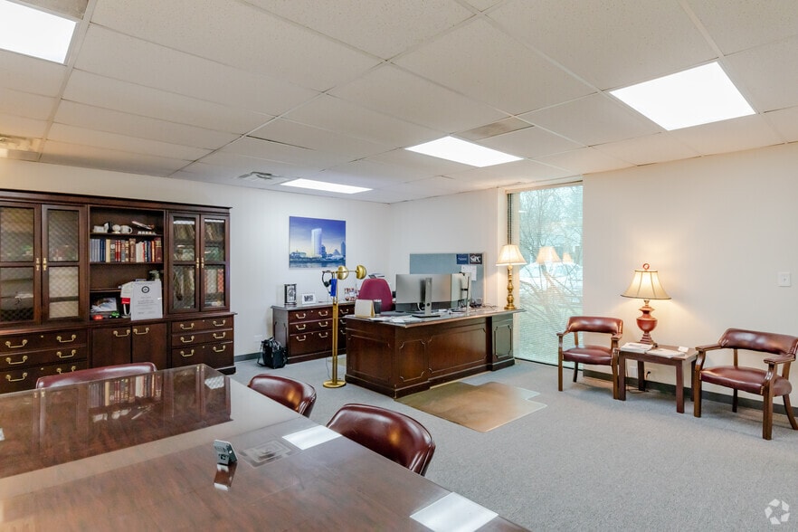 More Photos Of 799 Roosevelt Rd, Glen Ellyn Office For Lease