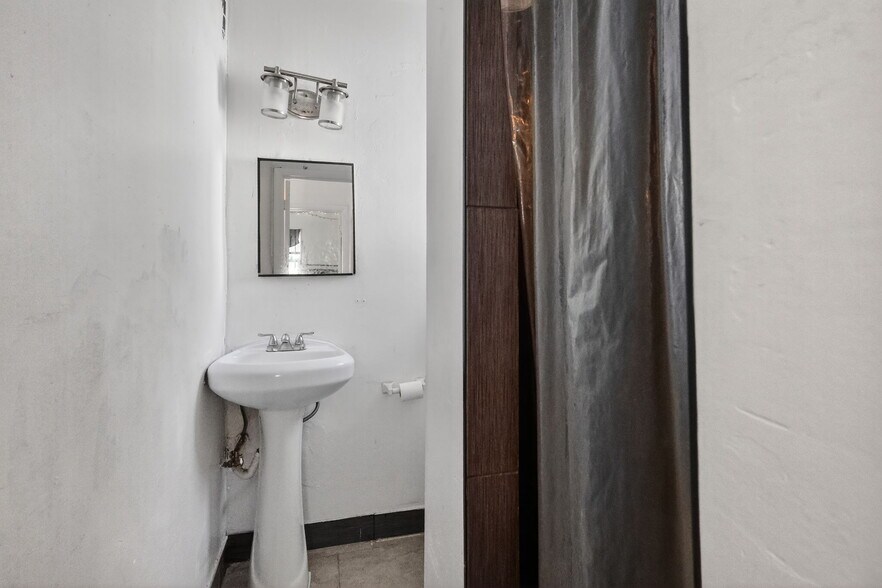 More Photos Of , Hollywood Multifamily For Sale