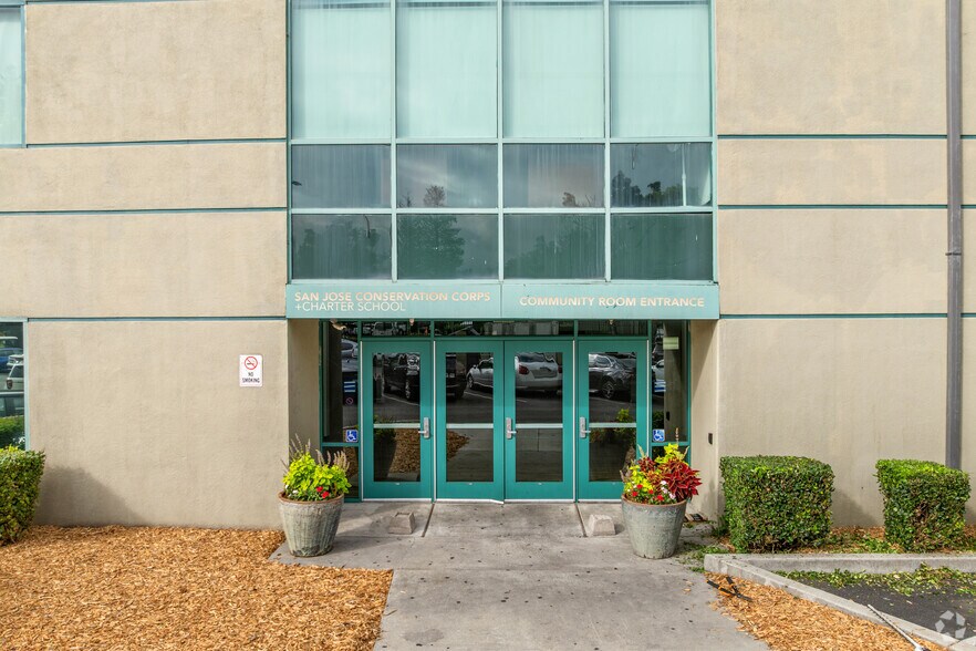 More Photos Of 1560 Berger Dr, San Jose Light Distribution For Lease