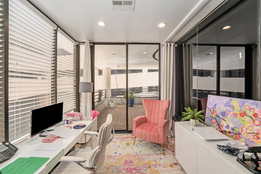 More Photos Of 240 1st Ave S, Saint Petersburg Loft Creative Space For Sale
