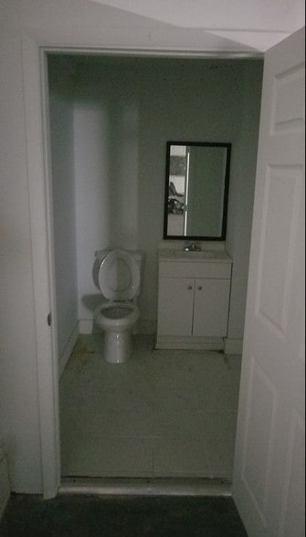 More Photos Of 470 Ansin Blvd, Hallandale Beach Warehouse For Lease