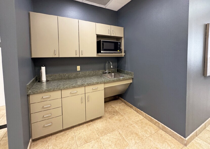 More Photos Of 9201 Montgomery Blvd NE, Albuquerque Office For Sale