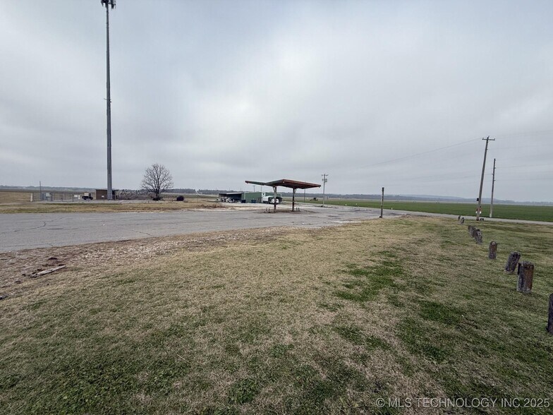 More Photos Of 17353 Oklahoma 100, Webbers Falls Land For Sale