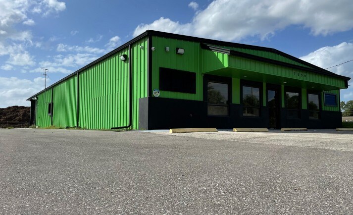 More Photos Of 7050 Pennsylvania St, Fort Myers Warehouse For Lease