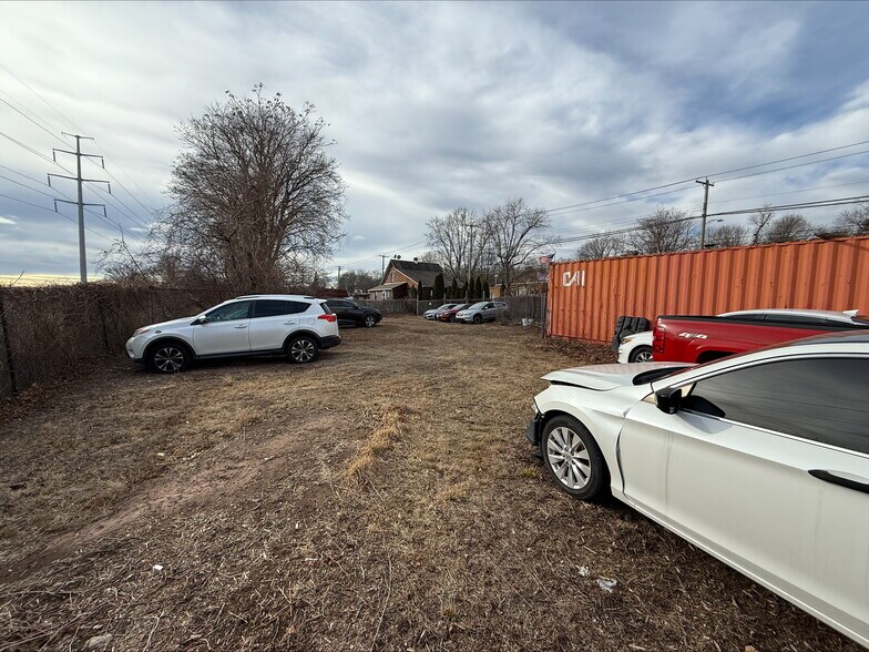 More Photos Of 2581 State St, Hamden Auto Repair For Sale
