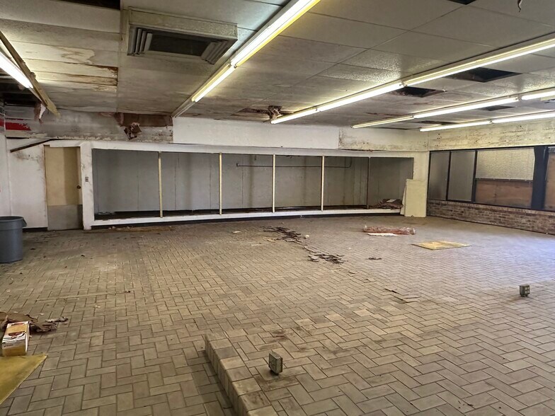 More Photos Of 1136 E Grayson St, San Antonio Convenience Store For Lease