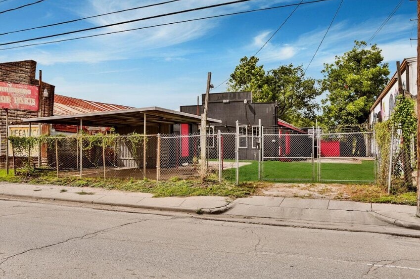 Primary Photo Of 7629 Harrisburg Blvd, Houston Warehouse For Sale