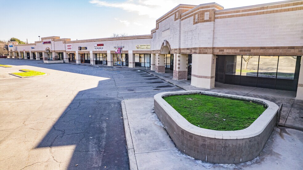 More Photos Of 15150 Nacogdoches Rd, San Antonio Unknown For Lease