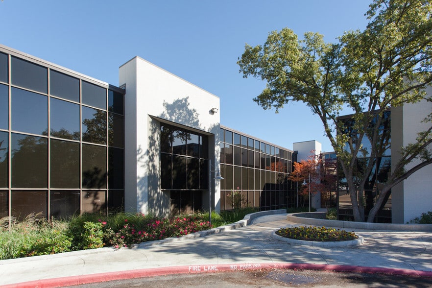 More Photos Of 10300 N Central Expy, Dallas Unknown For Lease