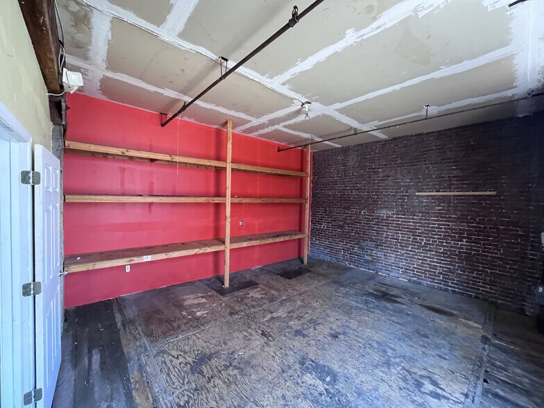 More Photos Of 1420 W 13th Ter, Kansas City Warehouse For Lease