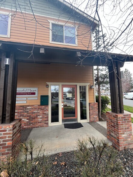 More Photos Of 376 SW Bluff Dr, Bend Office For Lease
